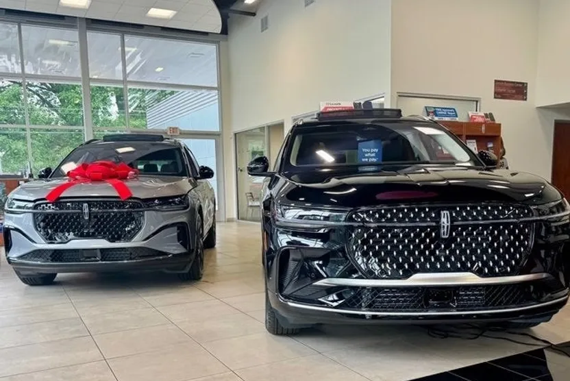 2022 Lincoln Corsair Standard photo 1