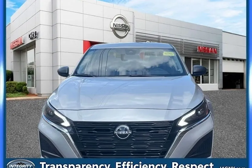 2024 Nissan Altima 2.5 SV photo 1