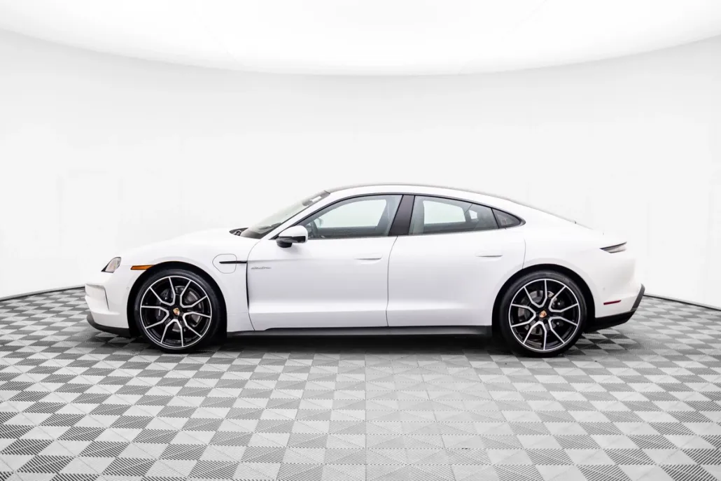 2025 Porsche Taycan 4 photo 1