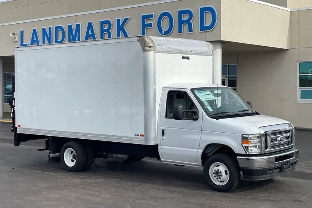 2024 Ford E-450 photo 1
