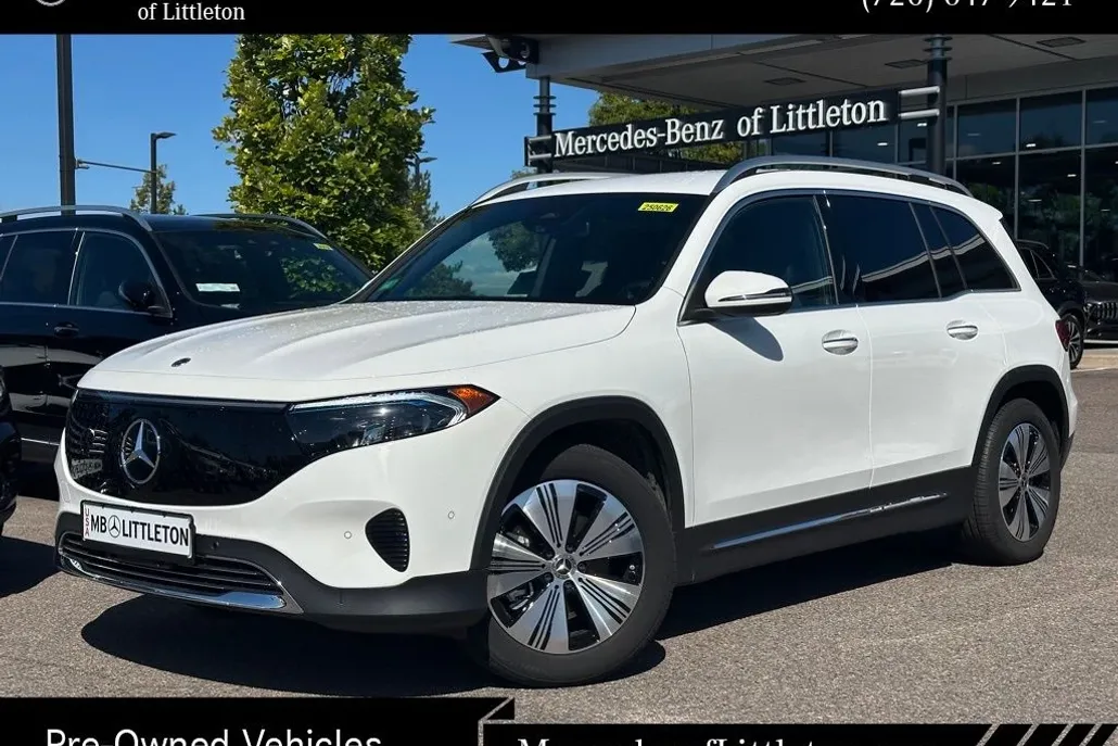 2025 Mercedes Benz EQB 300 4MATIC photo 1