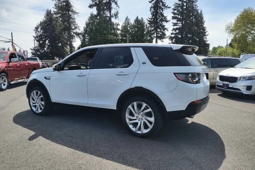 2016 Land Rover Discovery Sport HSE LUX photo 1