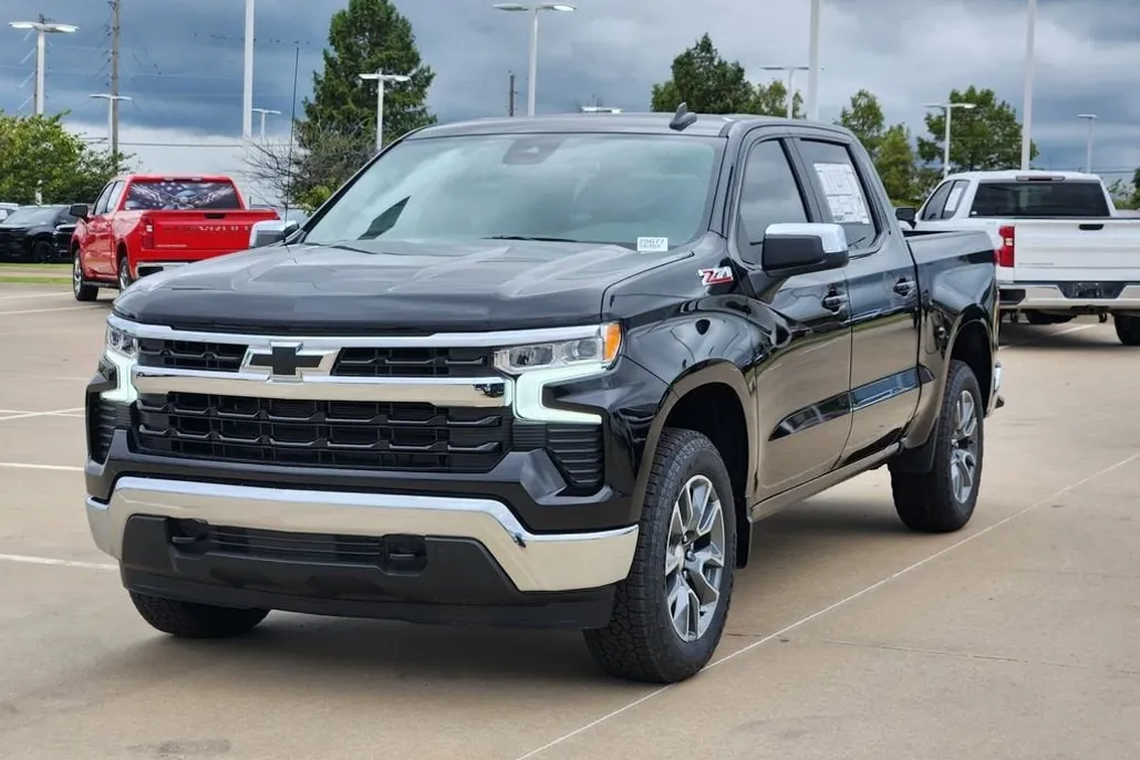 2026 Chevrolet Silverado 1500 LT photo 1