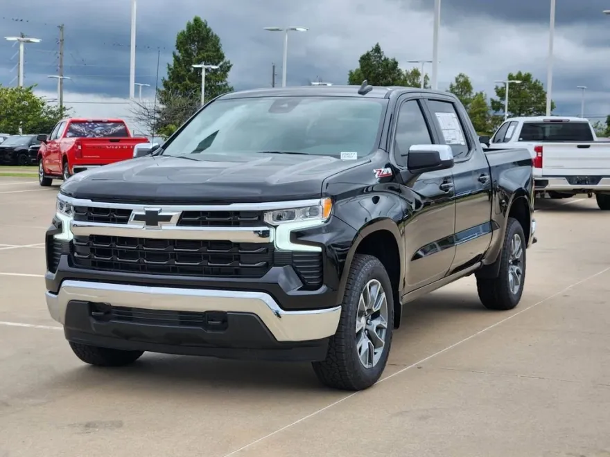 2026 Chevrolet Silverado 1500 LT photo 1