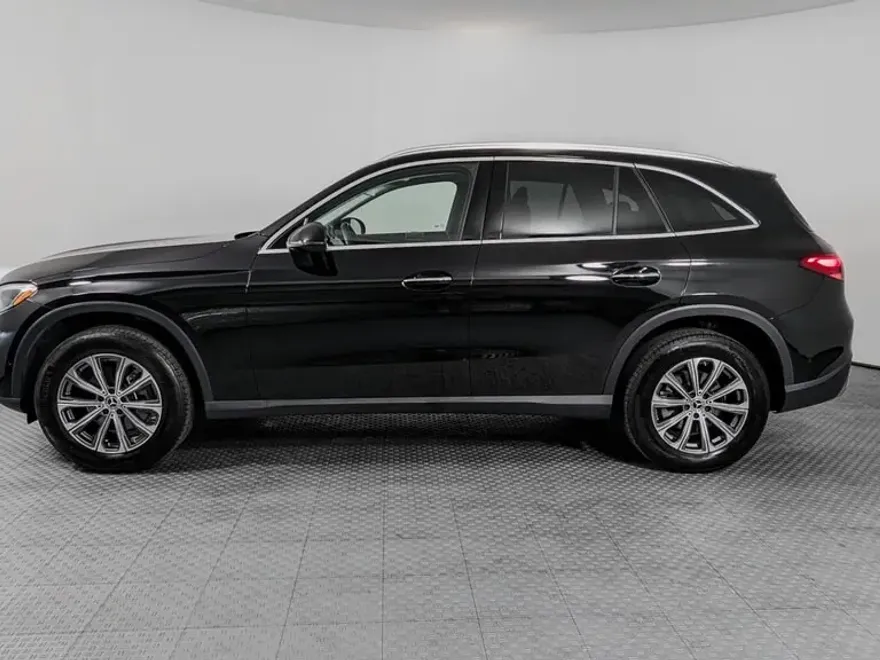 2023 Mercedes Benz GLC 300 4MATIC photo 1