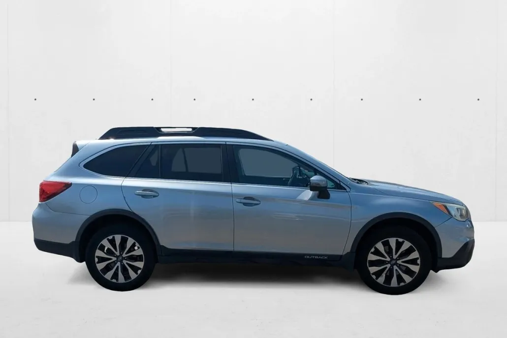 2016 Subaru Outback 2.5i Limited photo 1