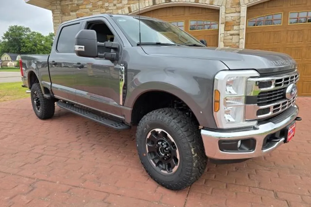 2025 Ford F-350 XLT photo 1