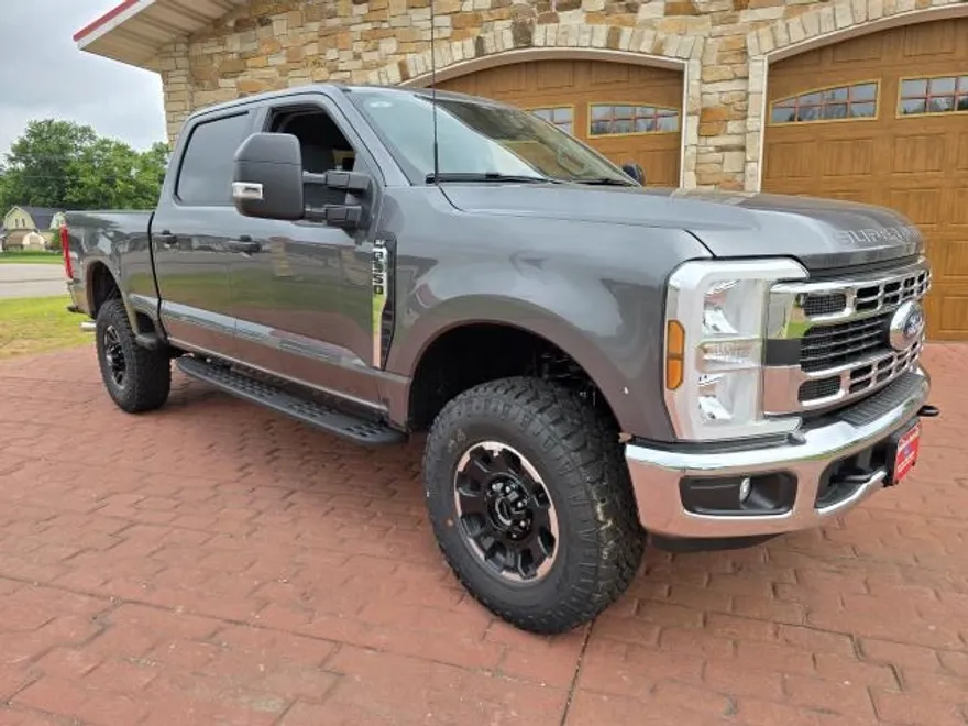 2025 Ford F-350 XLT photo 1