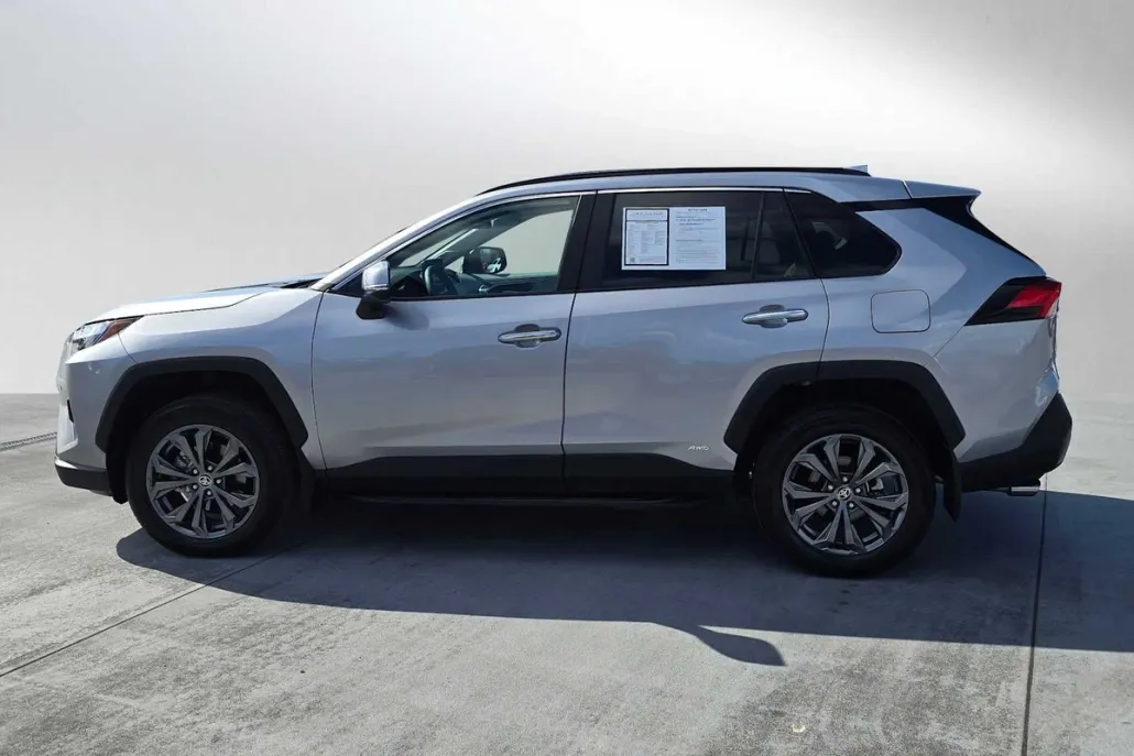 2024 Toyota RAV4 Hybrid Limited photo 1