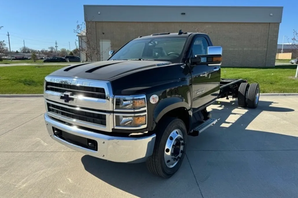2024 Chevrolet Silverado 4500HD photo 1