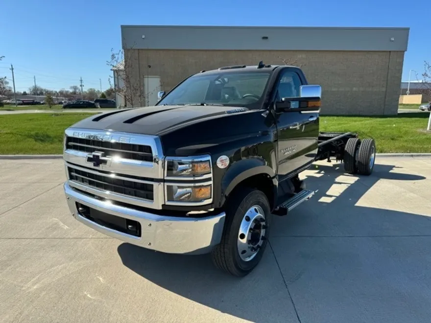 2024 Chevrolet Silverado 4500HD photo 1