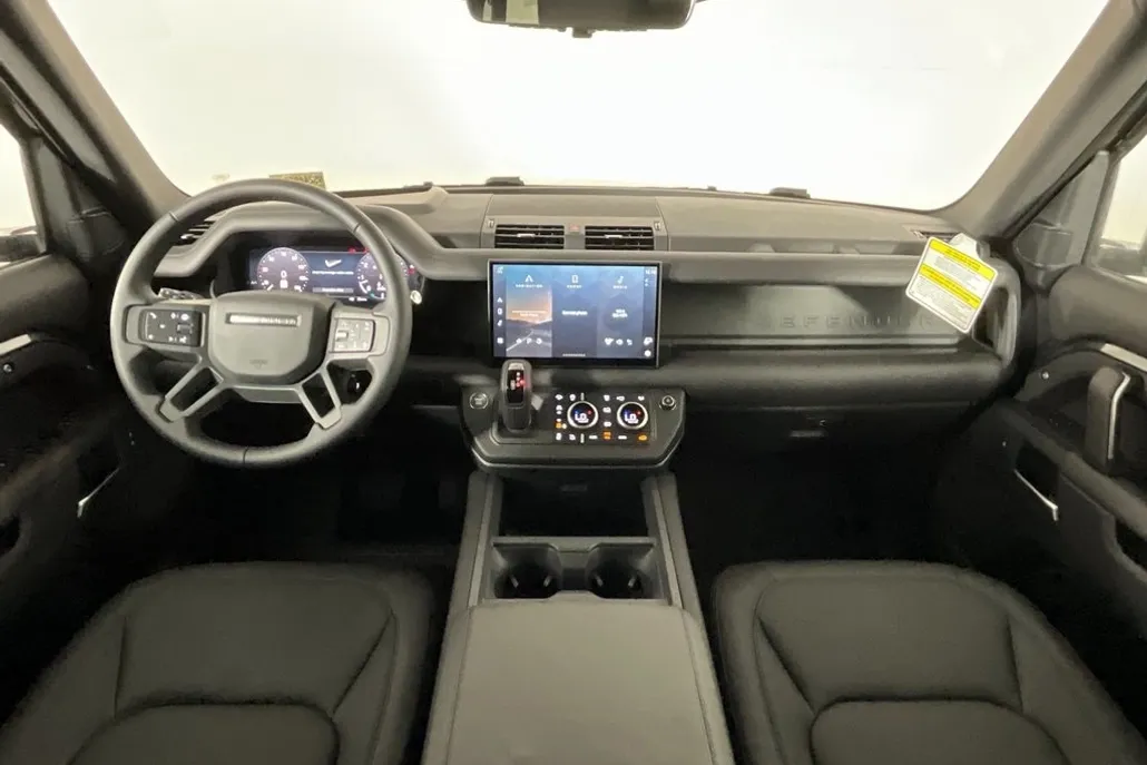 2025 Land Rover Defender 130 X-Dynamic SE photo 1
