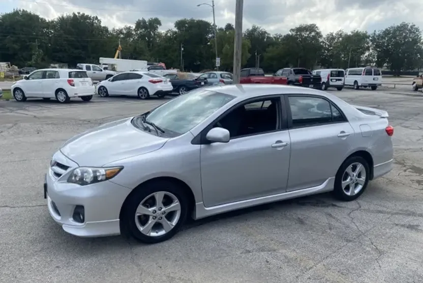 2013 Toyota Corolla S photo 1