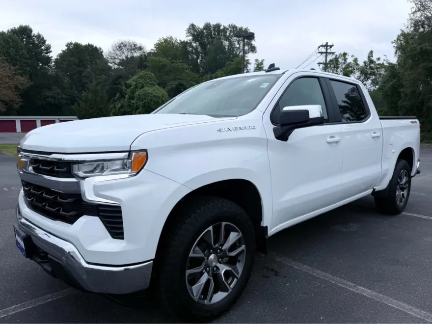 2024 Chevrolet Silverado 1500 LT photo 1
