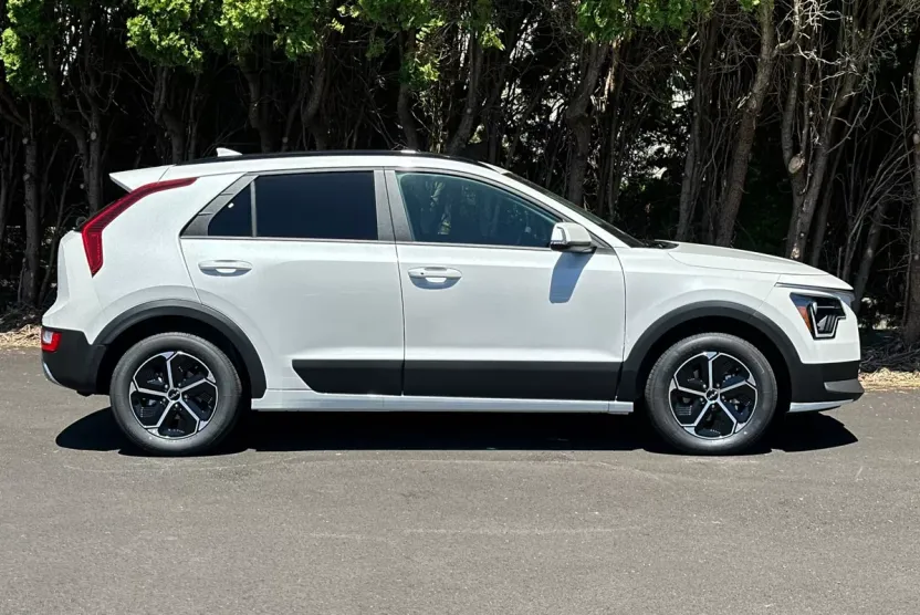 2025 Kia Niro EX Touring photo 1