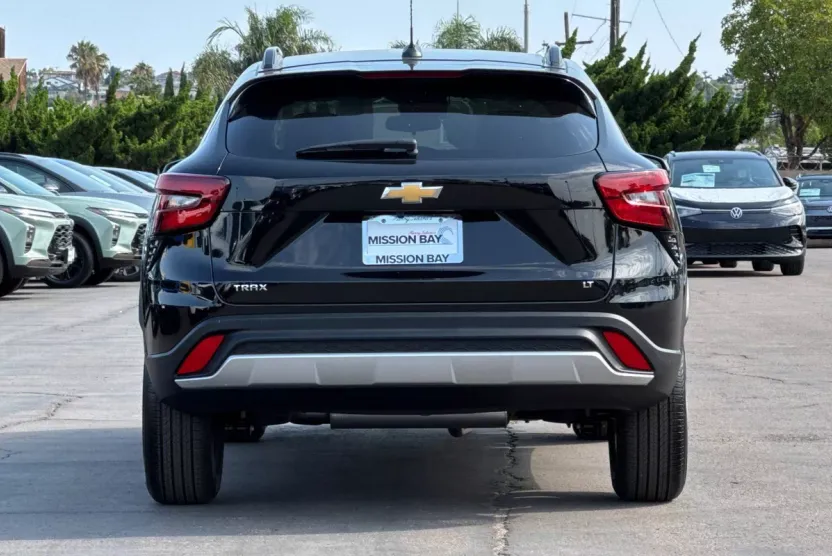 2025 Chevrolet Trax LT photo 1