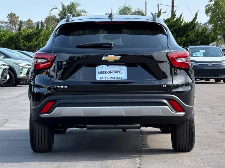 2025 Chevrolet Trax LT photo 1