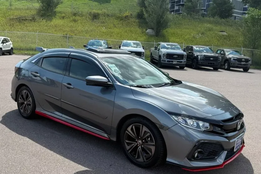 2018 Honda Civic EX-L Hatchback photo 1