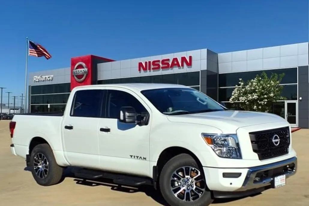 2024 Nissan Titan SV photo 1