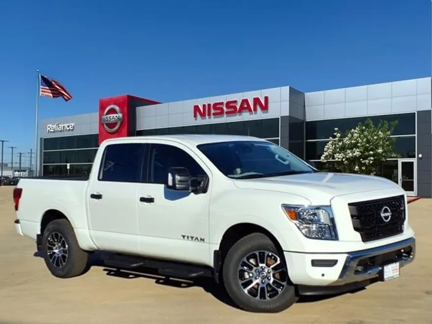 2024 Nissan Titan SV photo 1