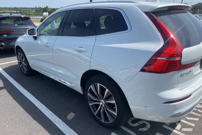 2022 Volvo XC60 Recharge Hybrid T8 Inscription Expression photo 1