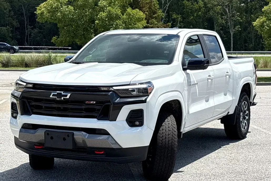 2024 Chevrolet Colorado Z71 photo 1
