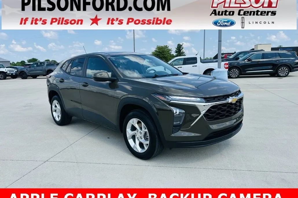 2024 Chevrolet Trax LS photo 1