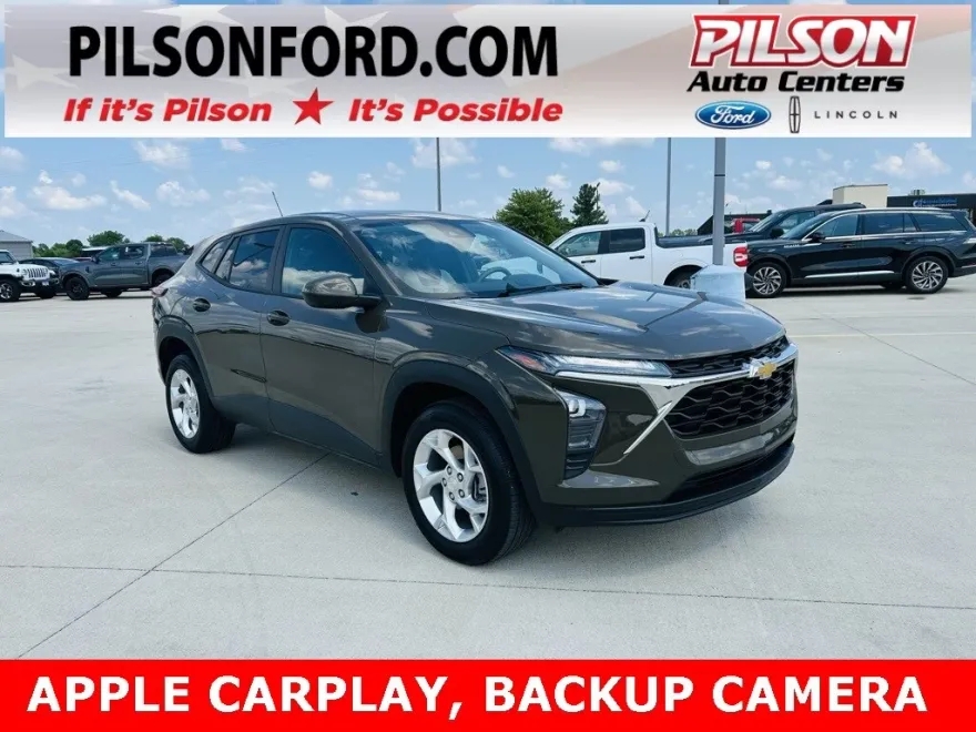 2024 Chevrolet Trax LS photo 1