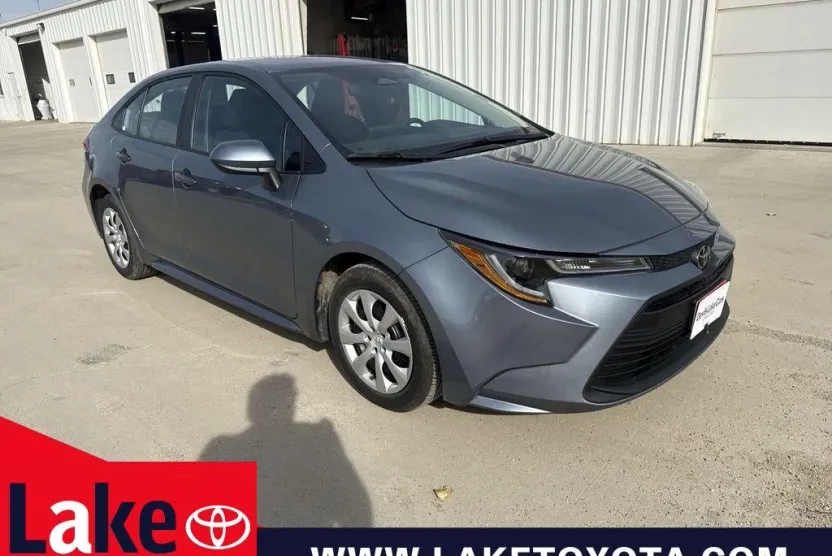 2024 Toyota Corolla LE photo 1