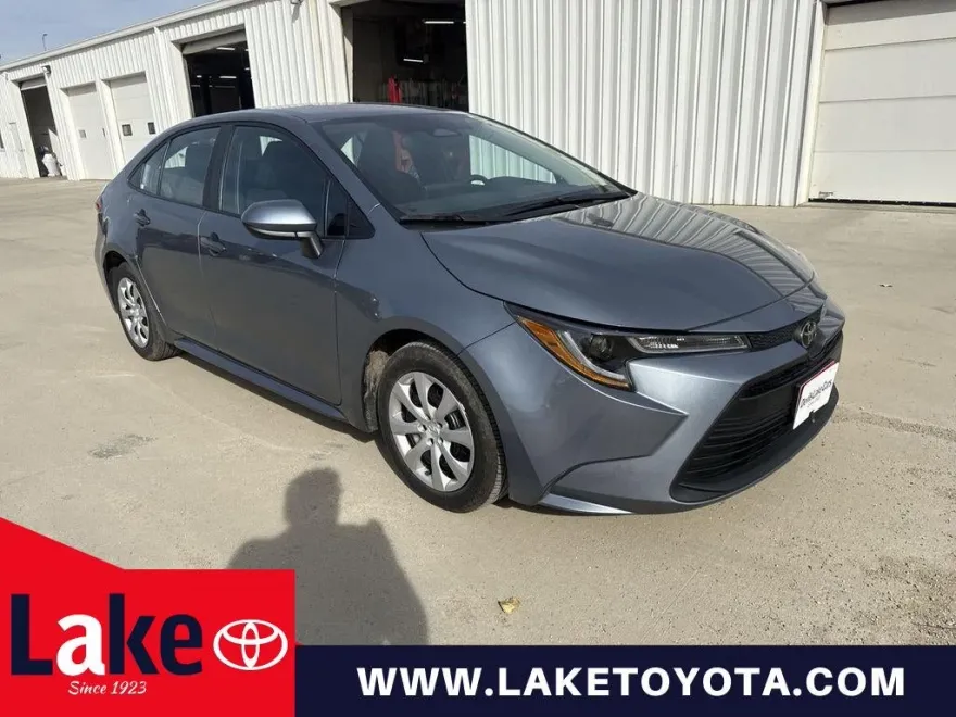 2024 Toyota Corolla LE photo 1