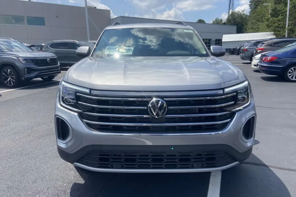 2026 Volkswagen Atlas SE Technology photo 1