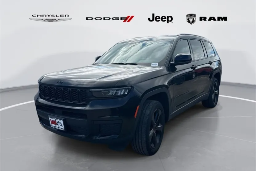 2023 Jeep Grand Cherokee Laredo Altitude photo 1