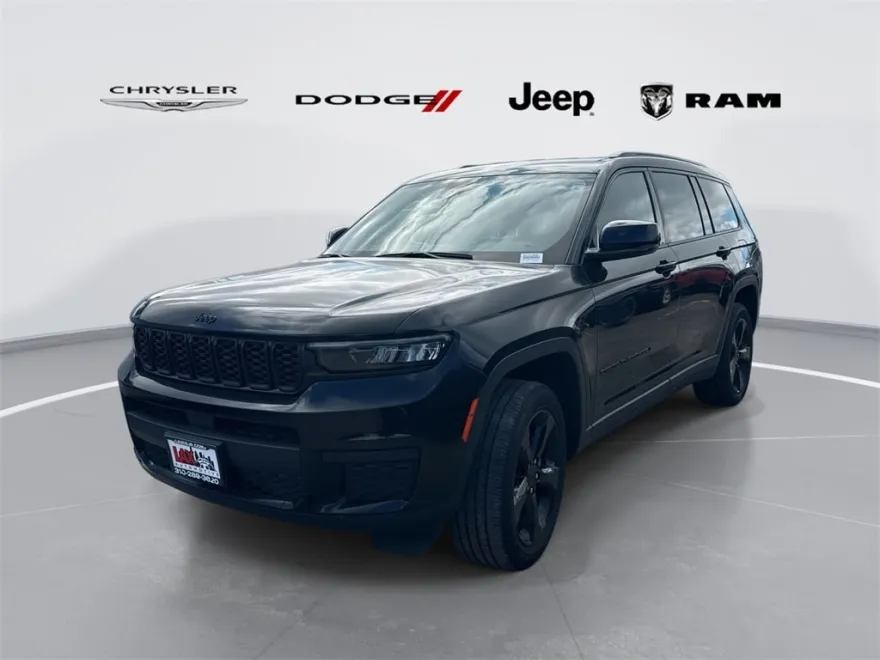 2023 Jeep Grand Cherokee Laredo Altitude photo 1