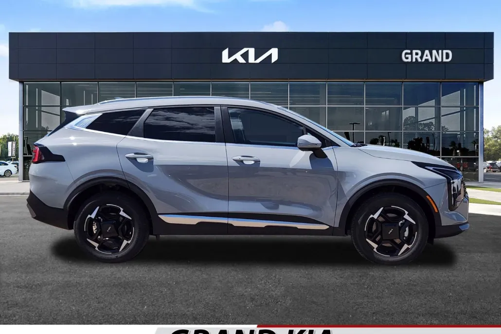 2026 Kia Sportage EX photo 1
