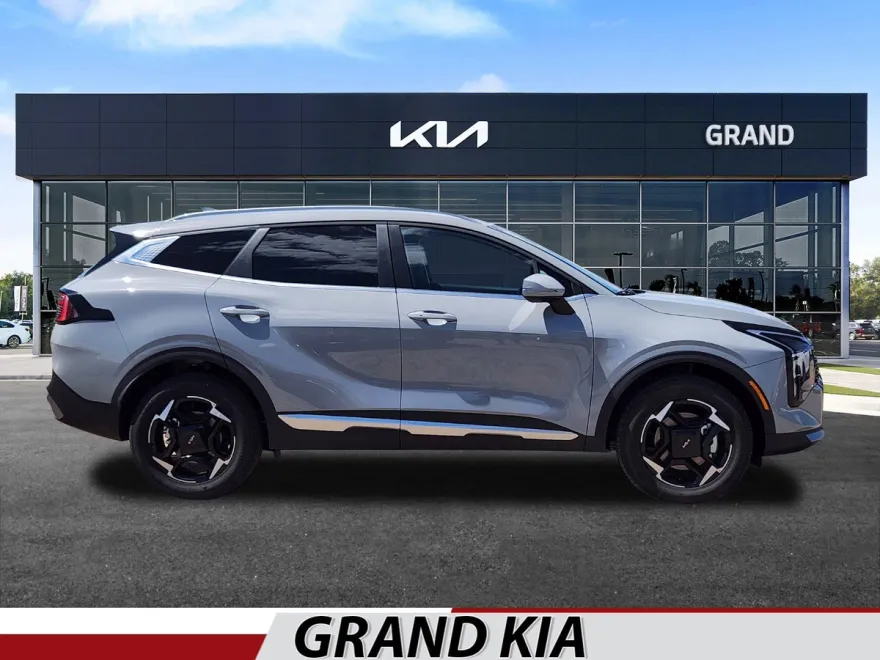 2026 Kia Sportage EX photo 1