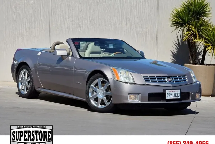 2004 Cadillac XLR photo 1