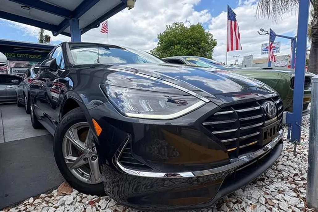2022 Hyundai Sonata SE photo 1
