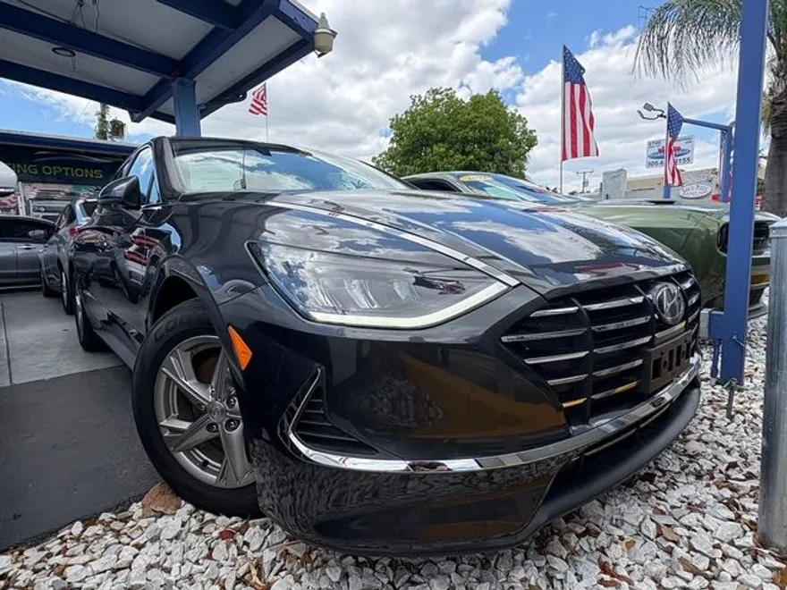 2022 Hyundai Sonata SE photo 1