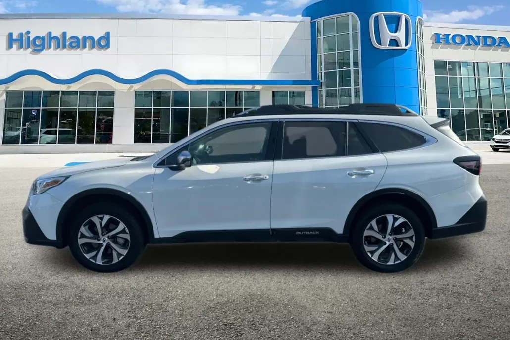 2022 Subaru Outback Touring photo 1