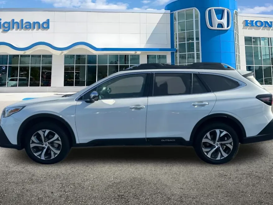 2022 Subaru Outback Touring photo 1