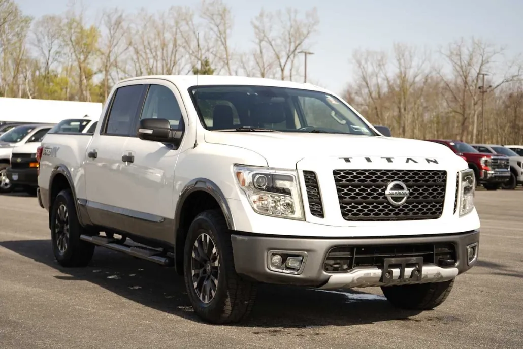2019 Nissan Titan PRO-4X photo 1