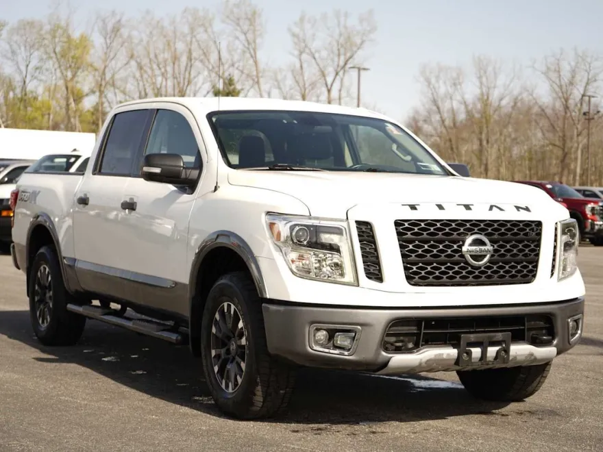 2019 Nissan Titan PRO-4X photo 1