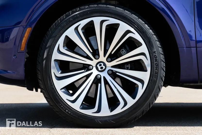 2023 Bentley Bentayga Azure photo 1
