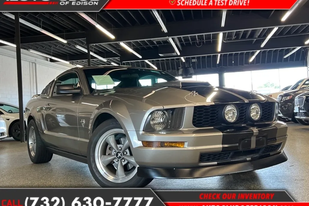 2009 Ford Mustang V6 Deluxe photo 1
