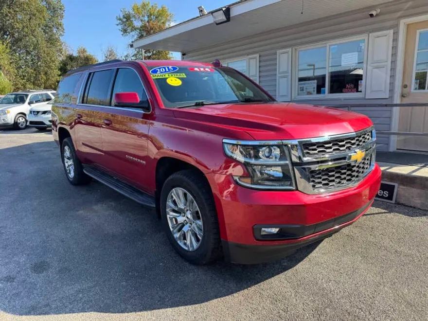 2015 Chevrolet Suburban LT photo 1