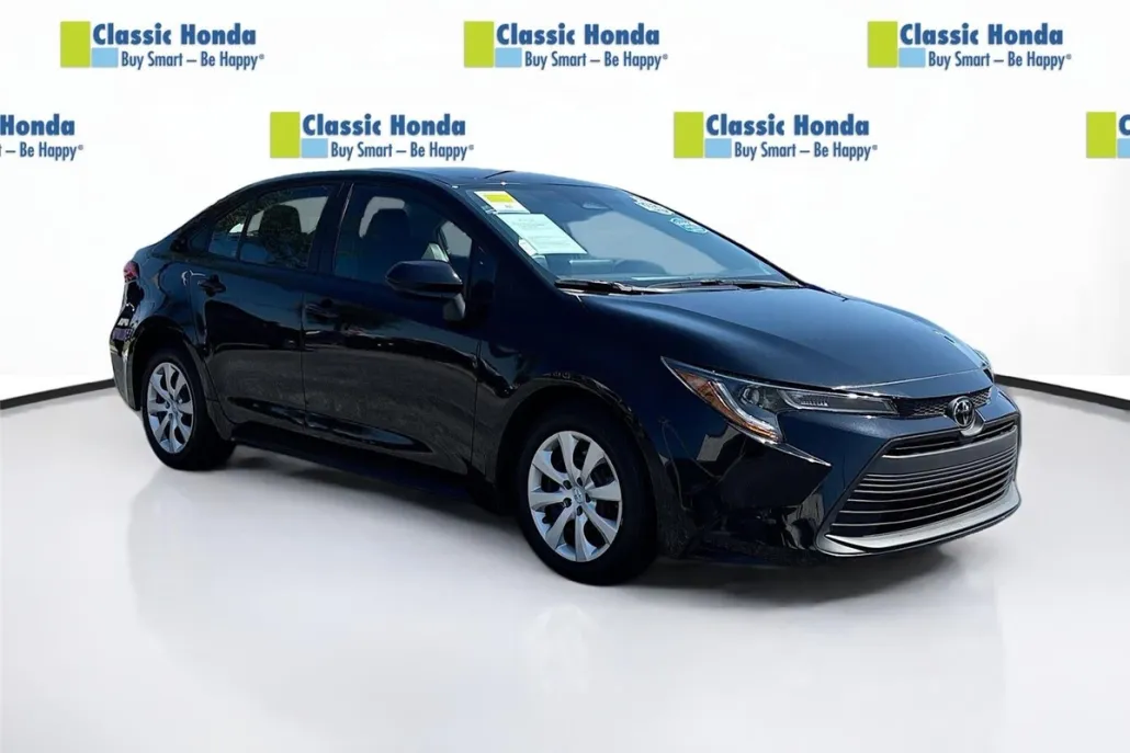 2024 Toyota Corolla LE photo 1