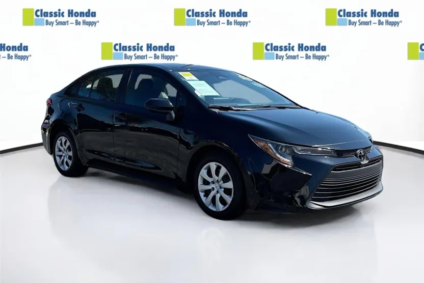 2024 Toyota Corolla LE photo 1