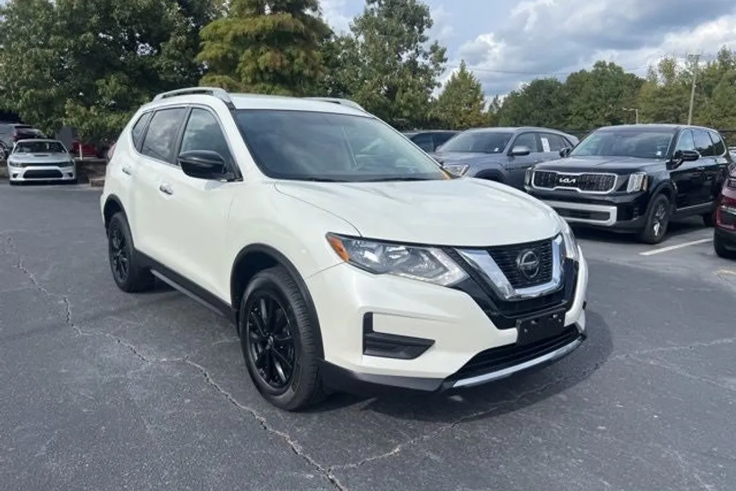 2018 Nissan Rogue SV photo 1