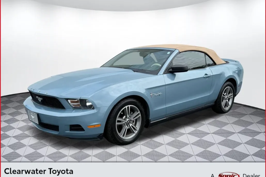 2010 Ford Mustang V6 Convertible photo 1