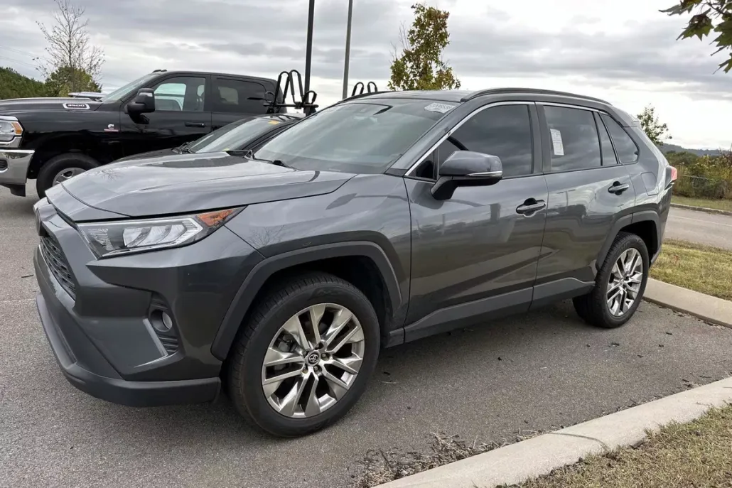 2020 Toyota RAV4 XLE Premium photo 1